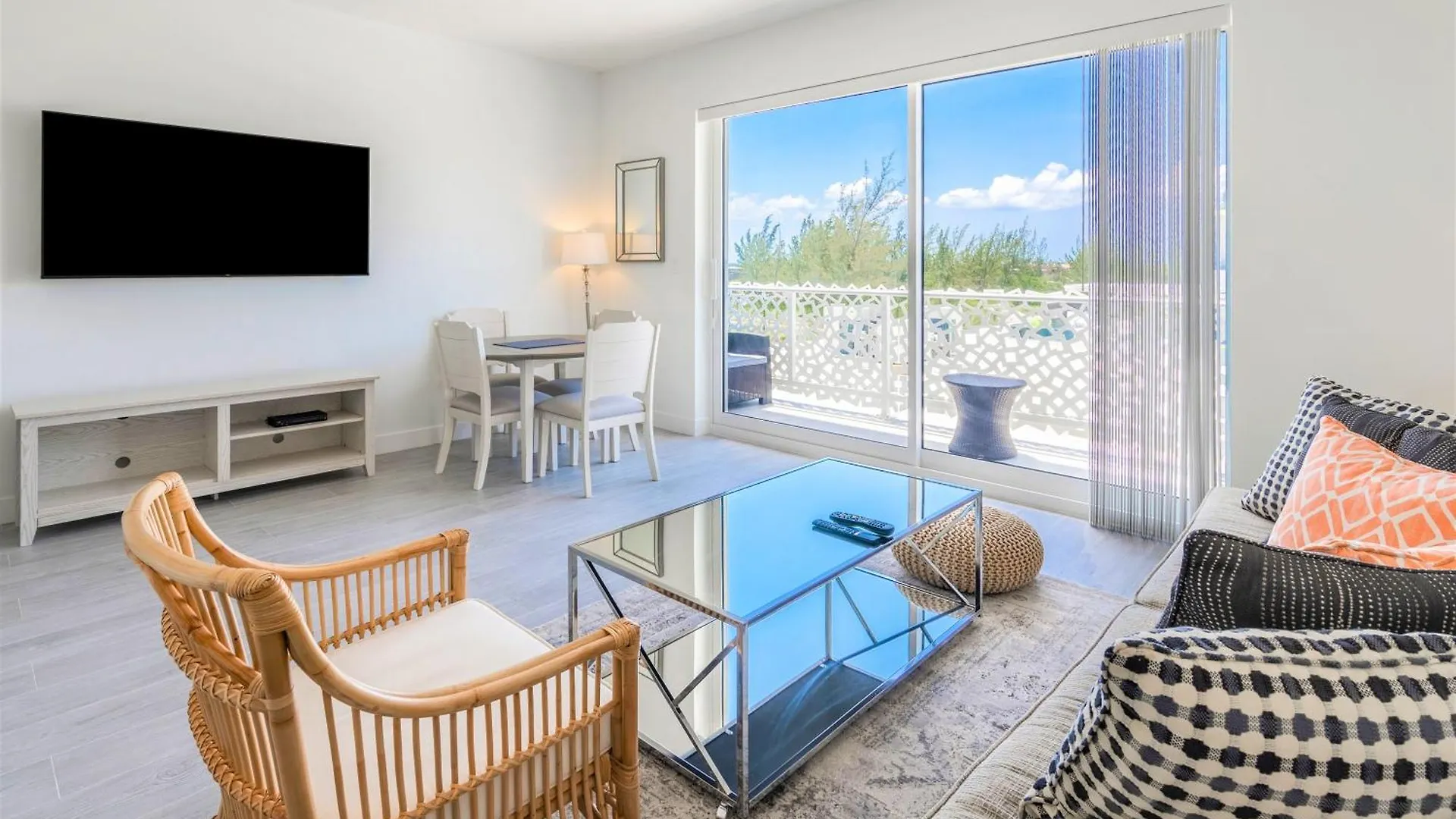 Lägenhet Cayman Luxury Rentals At The Grove West Bay