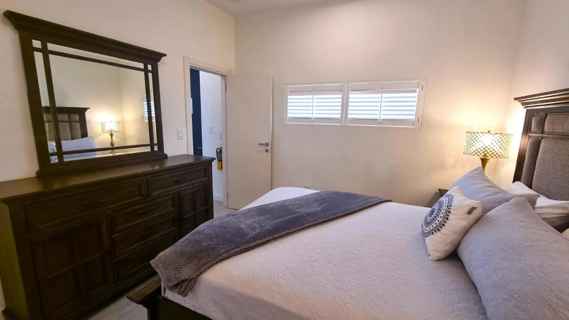 Cayman Luxury Rentals At The Grove West Bay
